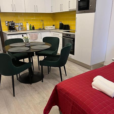 Center Apartman In The Famous Hajos Street บูดาเปสต์ ภายนอก รูปภาพ
